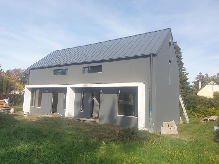 A siófoki kétlakásos társasház kész épülete