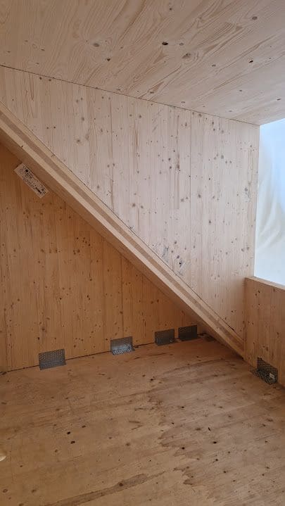 Az újjáépített Kádár-kocka CLT emeletráépítése