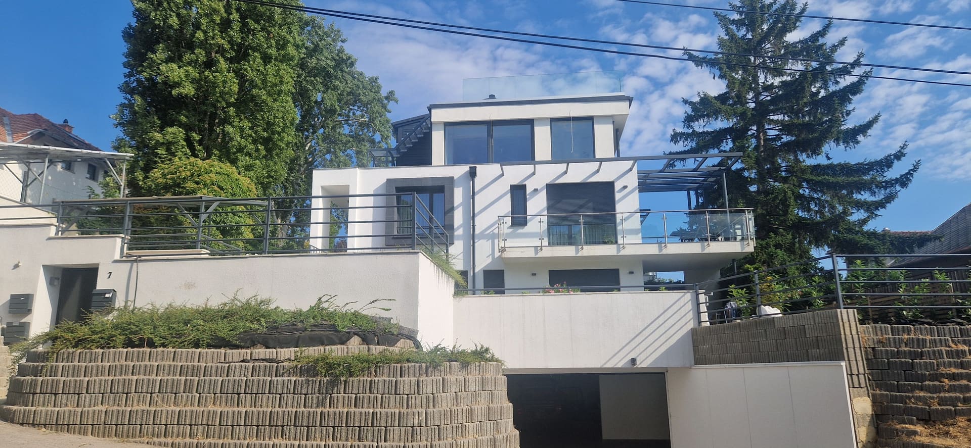 A Viharhegyi úti 5 lakásos modern társasház kész épülete